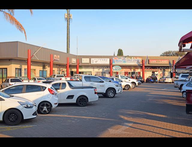 1,205M² RETAIL FOR SALE IN FARRARMERE